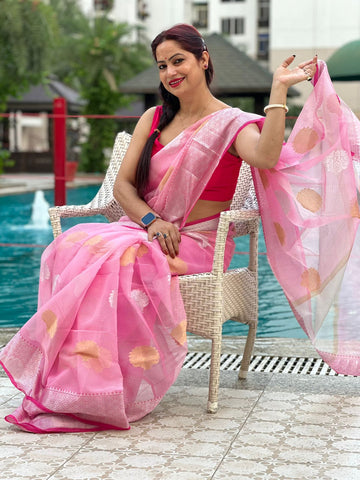 Reena Dwivedi In Kota Doria Silver and Gold Boota Saree With Matching Pallu. Available In 3 Colours.