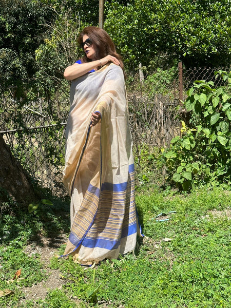 Naveena Kapoor In Blended Linen Saree. Available In 5 Different Palla And Border Colours.