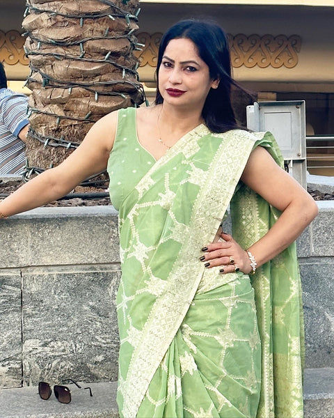 Reena Dwivedi In Banarsi Blended Cotton Silk Saree. Available In 4 Colours.