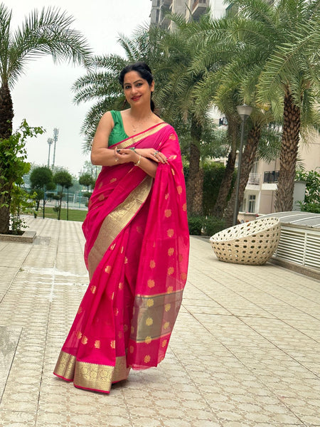 Reena Dwivedi In Designer Linen Saree With Zari Pallu. Available In 2 Colours