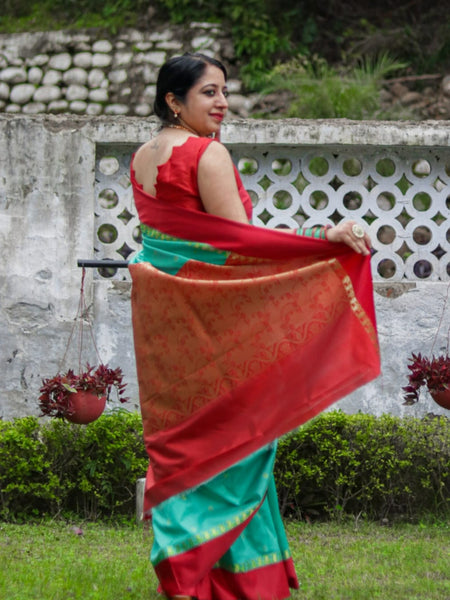 Ramya Pathak In Traditional Garad-Korial Bengali Silk Saree With Contrast Pallu. Available In 2 Colours.